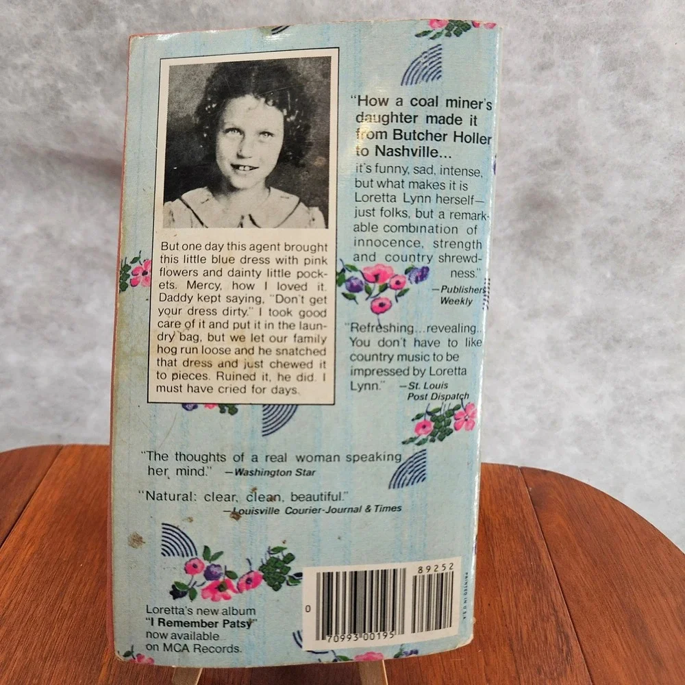Loretta Lynn Coal Miners Daughter Autobiography Book 1976 Runaway Bestseller‎